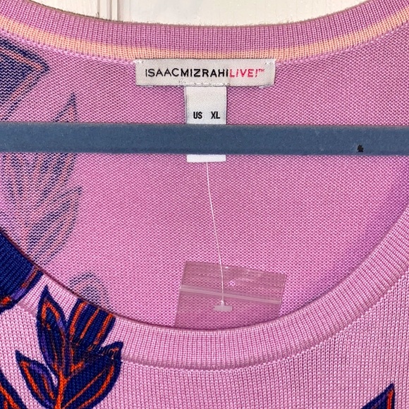 ISAAC MIZRAHI SZ XL . NWOT Sweater with floral design. One side is longer . - Picture 3 of 12